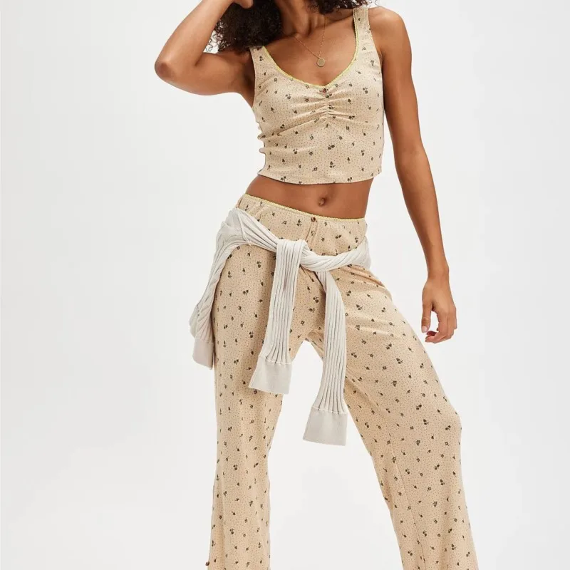 

2025 New Casual And Comfortable Home Clothing Set Fashionable Small Floral Print Sleeveless V-neck Short Top Loose Trousers Set