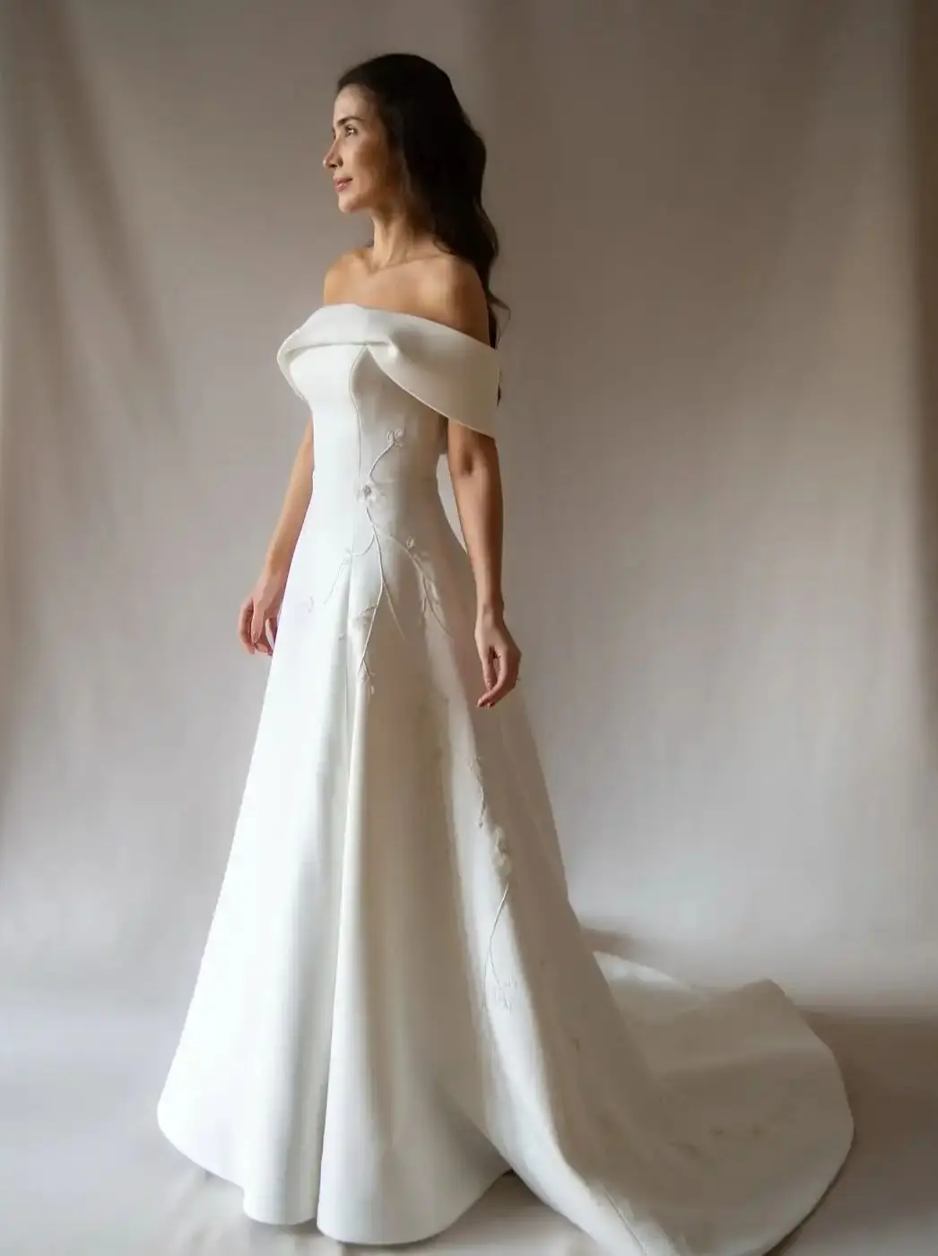 

Ofherown New Off Shoulder Satin Wedding Dress 3D Embroidery Appliques A-line White Bridal Gown Sweep Train Formal Bridal Wear