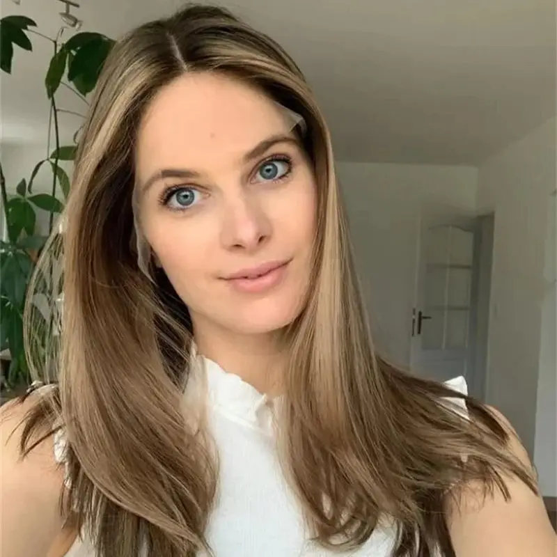 Peruka syntetyczna typu bob, miękka, prosta, ombre, miodowy brąz, blond balayage, z siatką HD lace front, naturalna linia włosów, wstępnie wyregulowana.