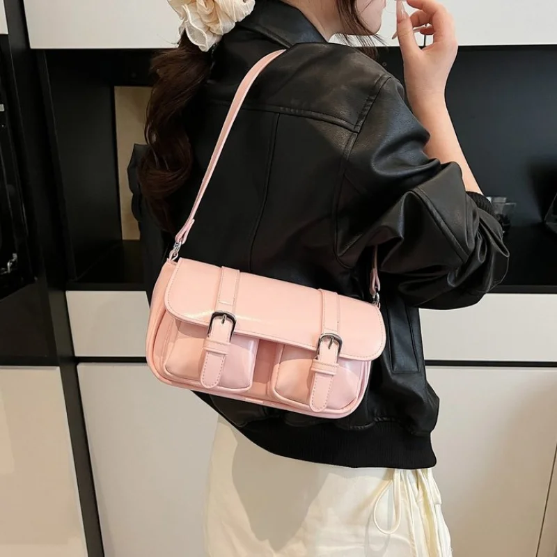 

High-End Women's Tote Bag Made Of Fine Leather Featuring Paris Style And High-End Commuter Vintage Look ​