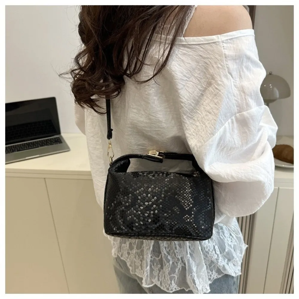 أنيق بلون حقائب يد بو الجلود المرأة المنسوجة المتشرد حقيبة صغيرة تخفيف حقيبة كتف الإناث