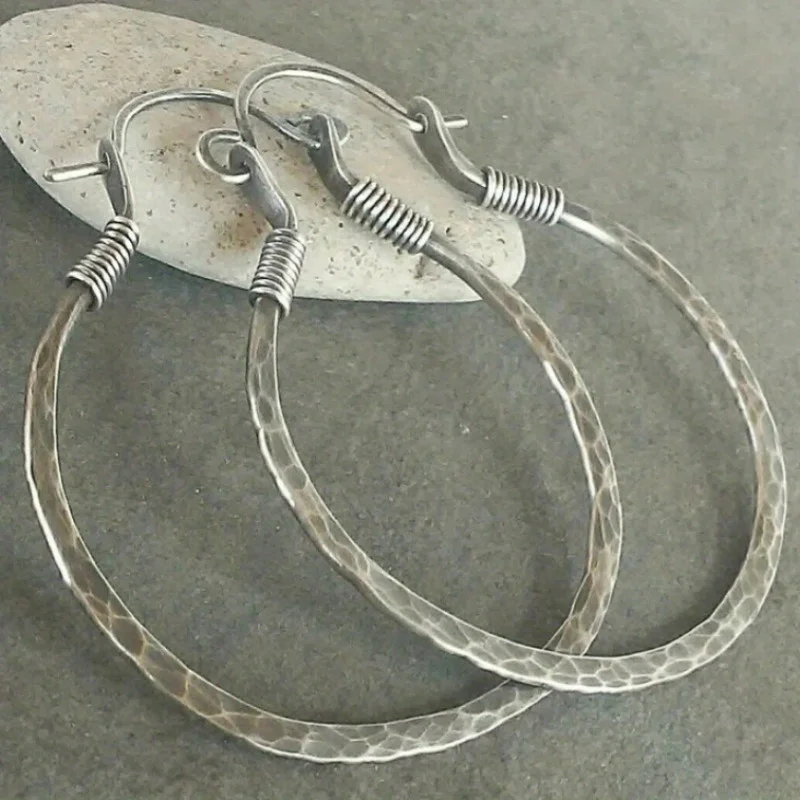 زوج واحد من الأقراط المستديرة الرجعية على الطراز العرقي، وإكسسوارات المجوهرات الإبداعية للمهرجانات والحفلات، والأقراط القبلية