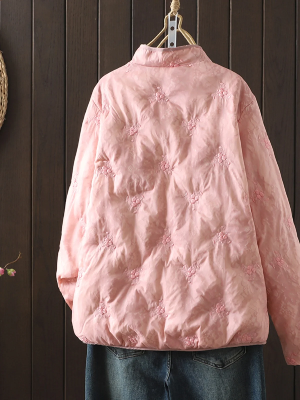 신상 중국 스타일 경량 다운 코튼 재킷 여성용 2024 겨울 레트로 민족 스타일 헤비 자수 버튼 스탠드 칼라...