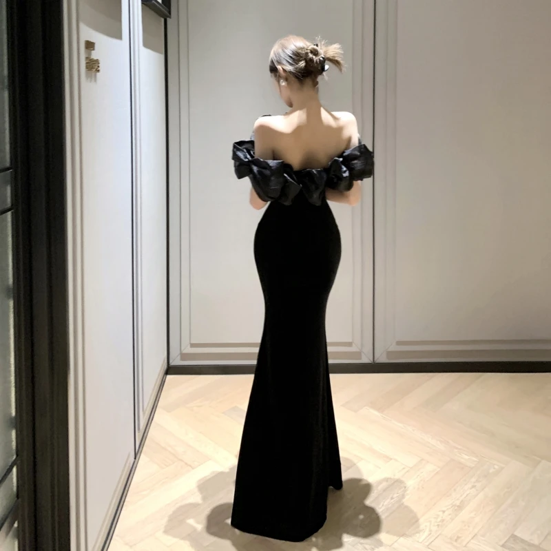 Aksamitna długa suknia wieczorowa na jedno ramię, wyszczuplająca, nowa kolekcja jesień, damska moda, wysoki stan, materiał aksamitny, bez rękawów.