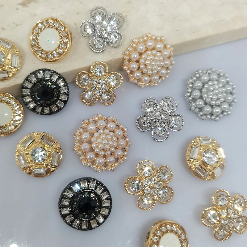 18/20/23MM moda luksusowe Rhinestone ozdobna z kwiatem przyciski hurtownia odzieży metalowy przycisk dla kobiet płaszcz szycia pojęcia DIY