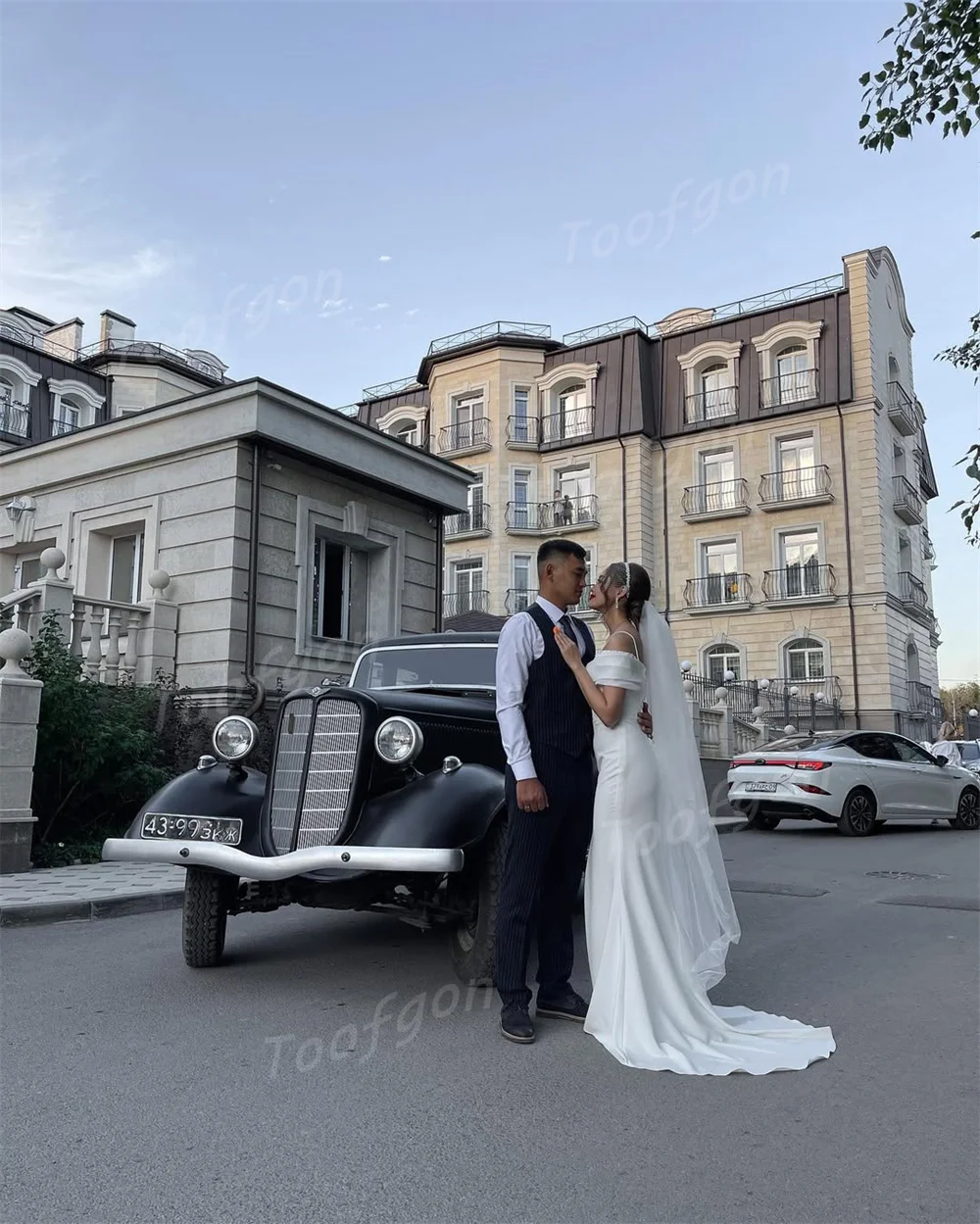 Toofgon Elegant Off Shoulder Mermaid Wedding Dresses Matte Satin Spaghetti Straps Bride Gown Long Train Beaded Beach Bridal Gown