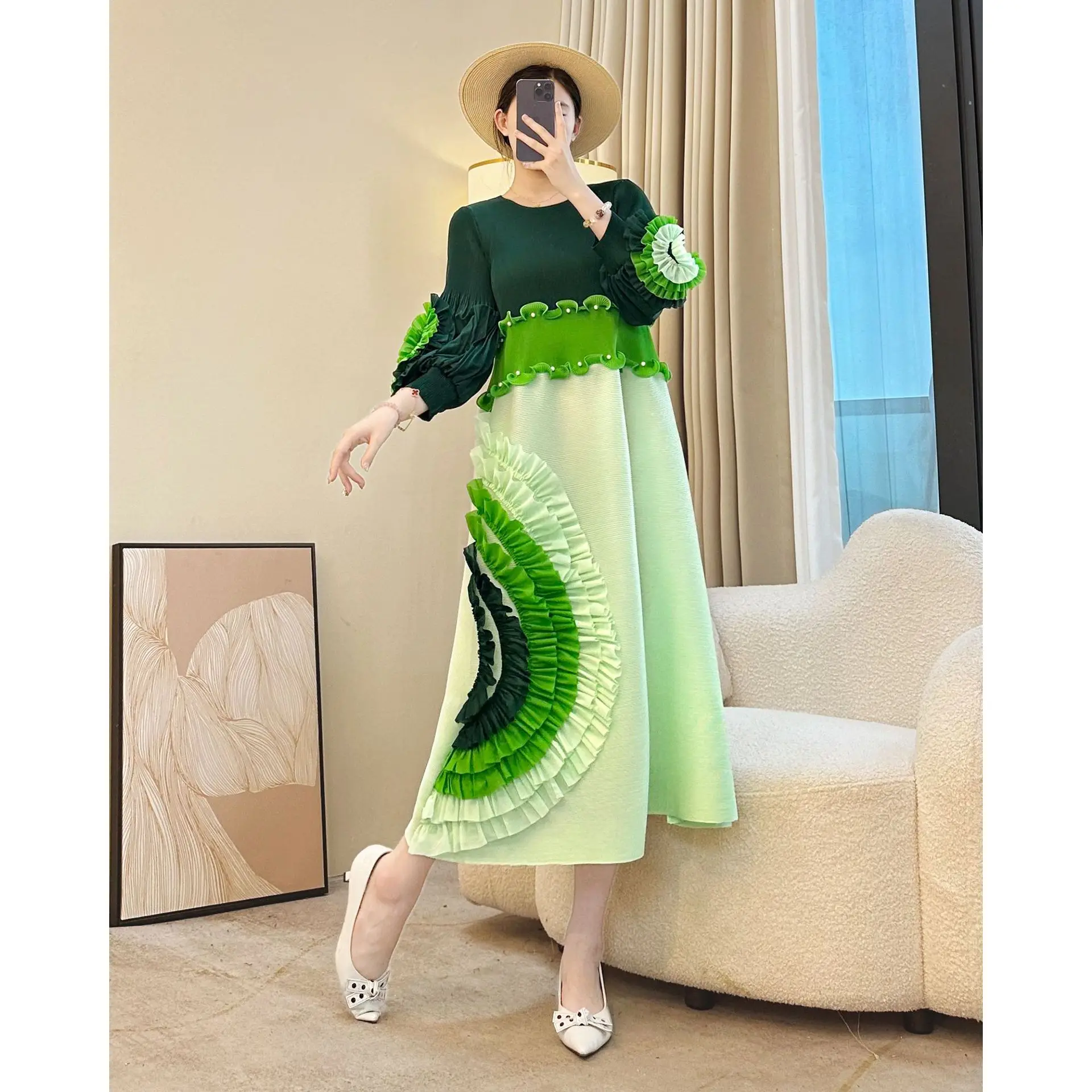 

Sanzhai Fold 2025 New Spring and Autumn Heavy Industry Nail Bead 3D Flower Plate Loose Fold Dress with Mushroom Edge Long Dress