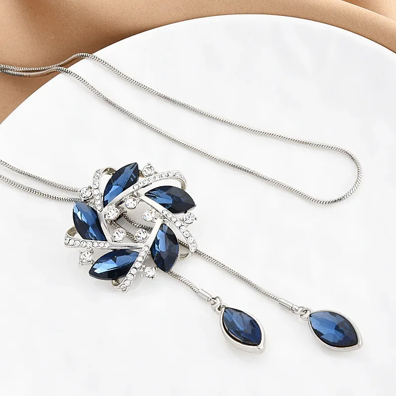 New autumn and winter fashion, versatile and adjustable long necklace, floral tassel sweater chain