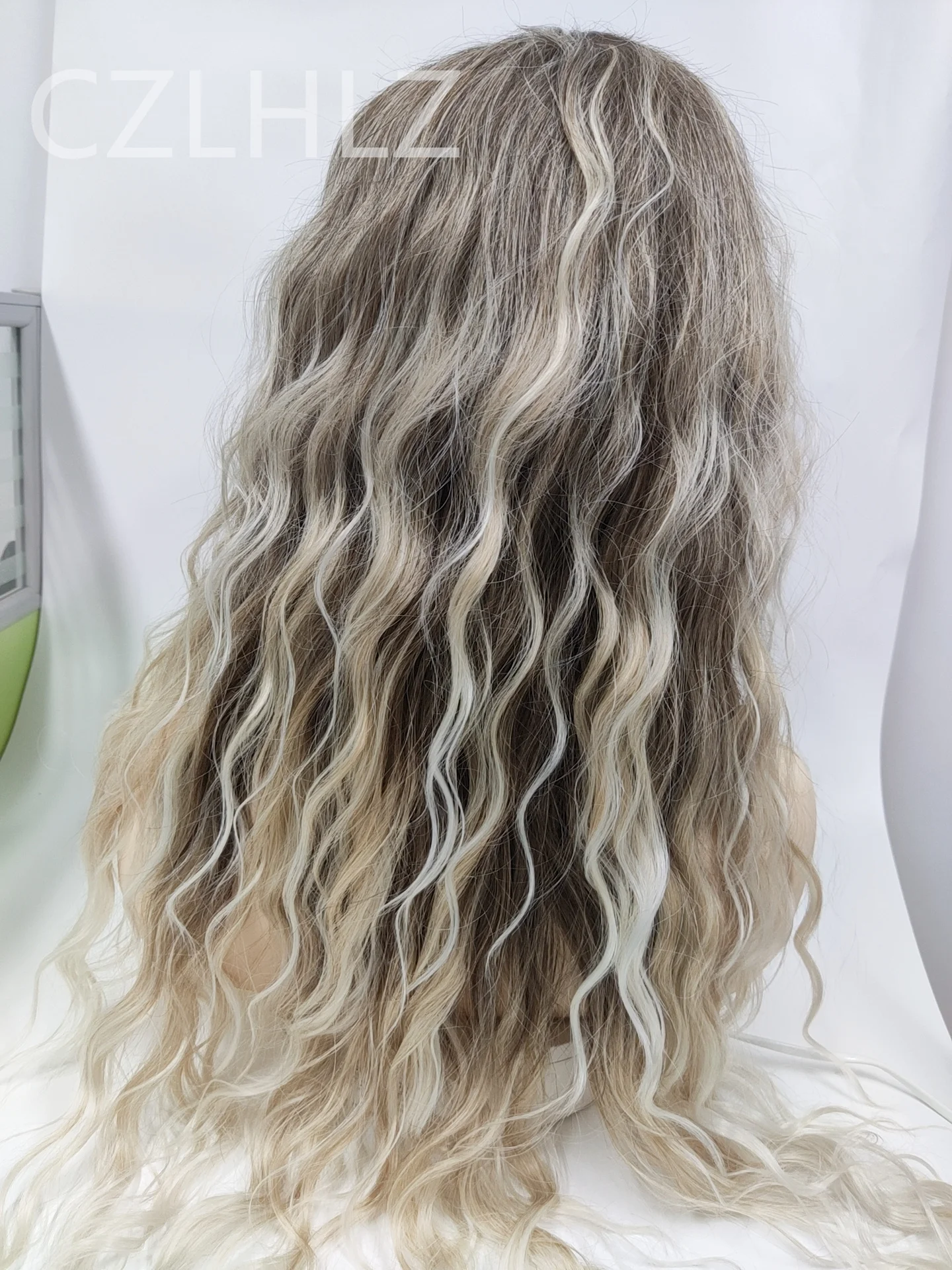 Peluca rizada larga a la moda para mujer, pelo Natural como Real, Rubio, suave, resistente al calor, sintética, ondulada profunda, encantadora