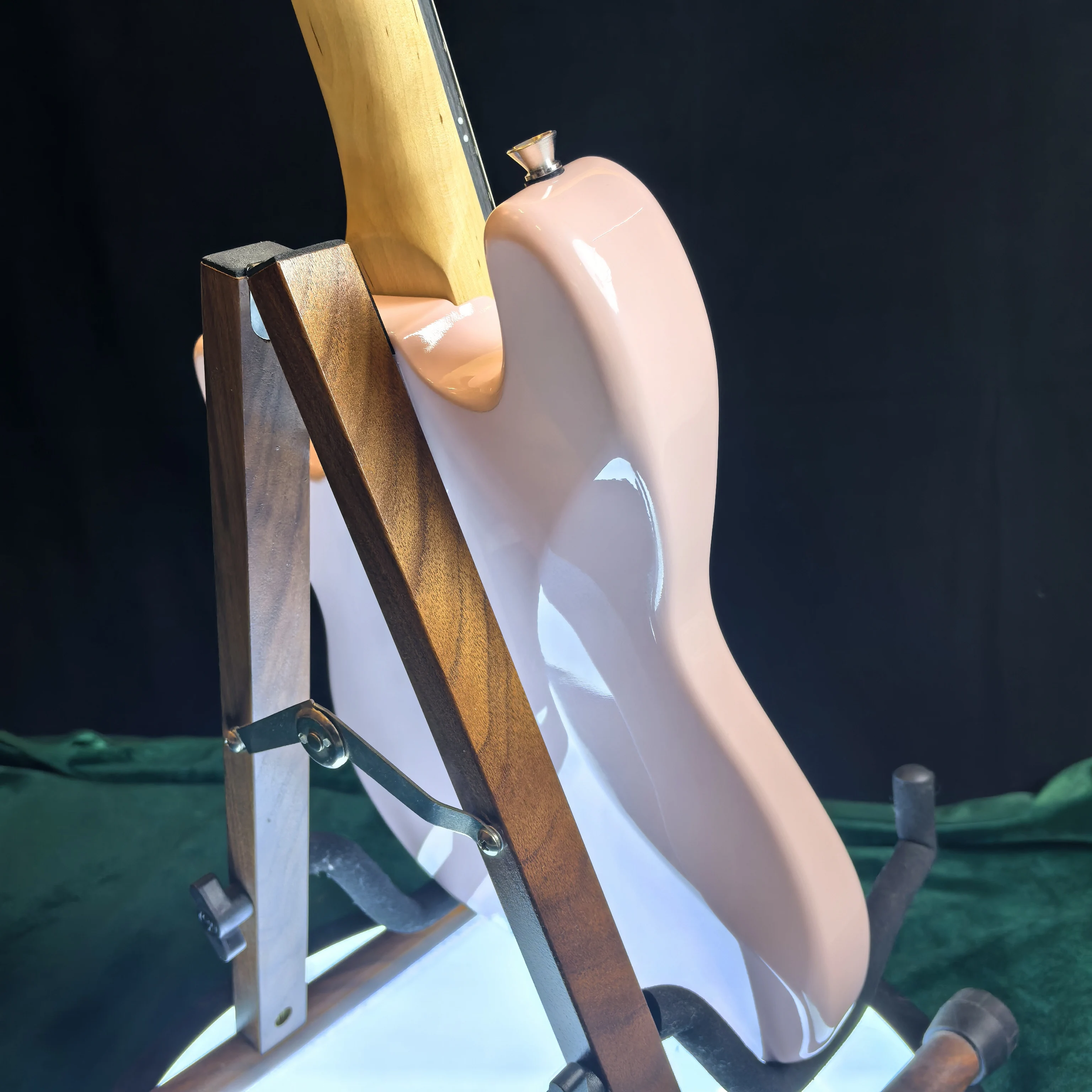 موديل أطفال، جيتار كهربائي وردي مكون من 6 أوتار، جيتار كهربائي صغير 24 بوصة، تباعد سلسلة 492 مم، طول الجيتار الإجمالي 80 سم.