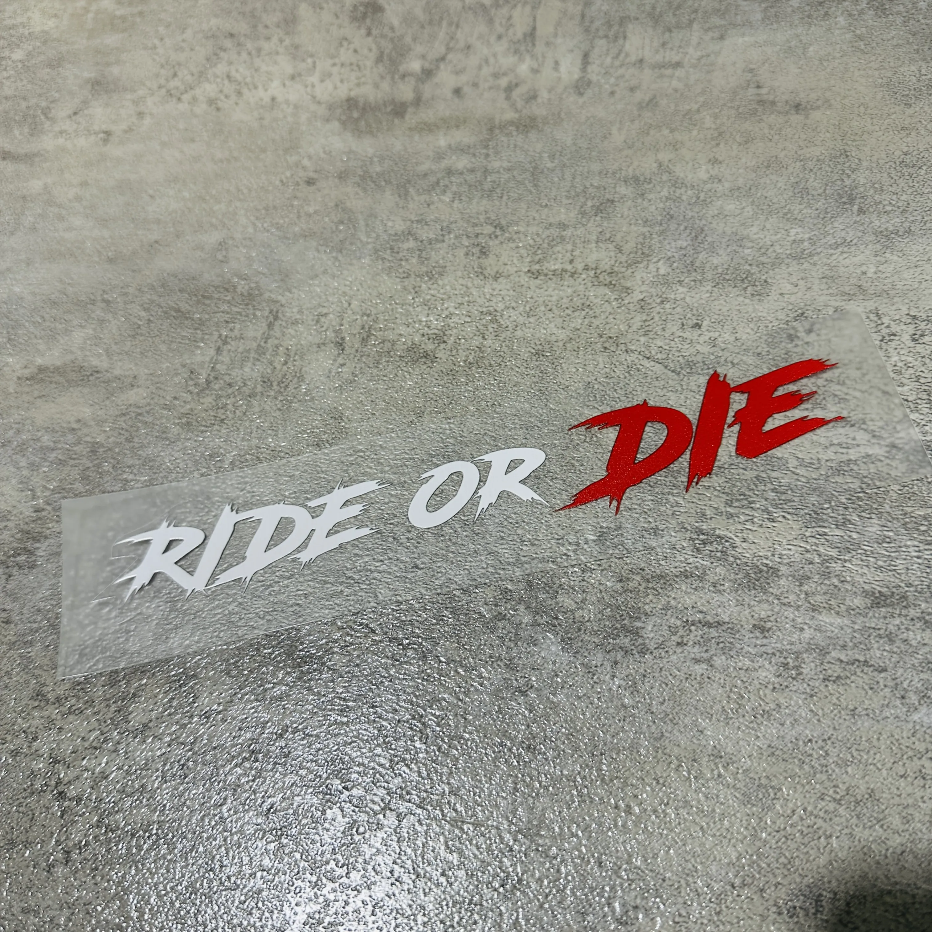 1 Stück SC MOTO GN Ride or Die Motorradhelmaufkleber – wasserfester Vinyl-Aufkleber mit rotem und weißem Schriftzug