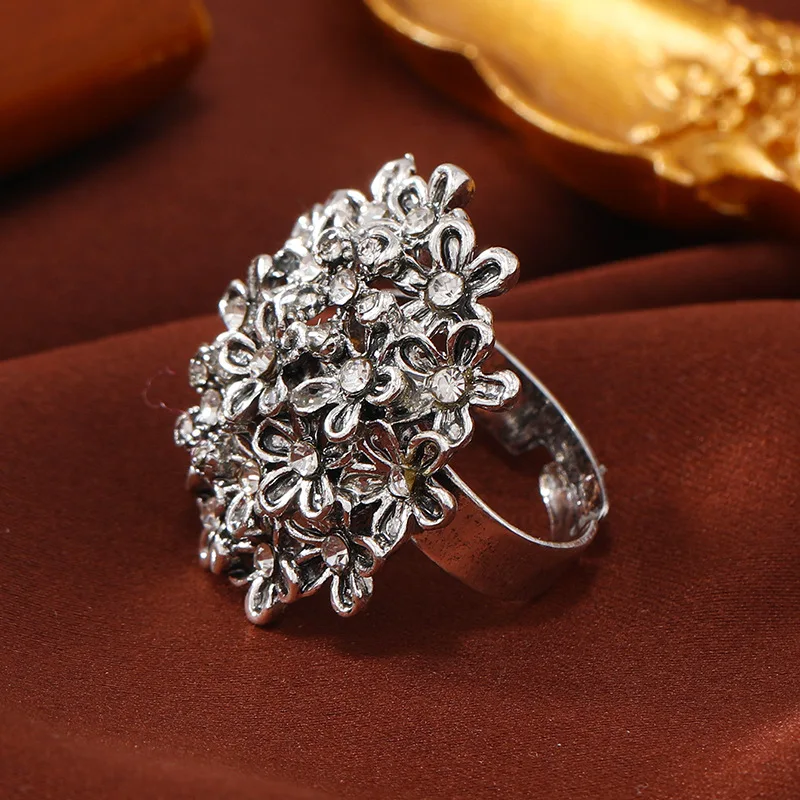 Vintage Silver Color Alloy Flower Rings for Women Oxidized Jewelry Crystal Open Finger Ring Anel Stylish Party Jewelry Gift