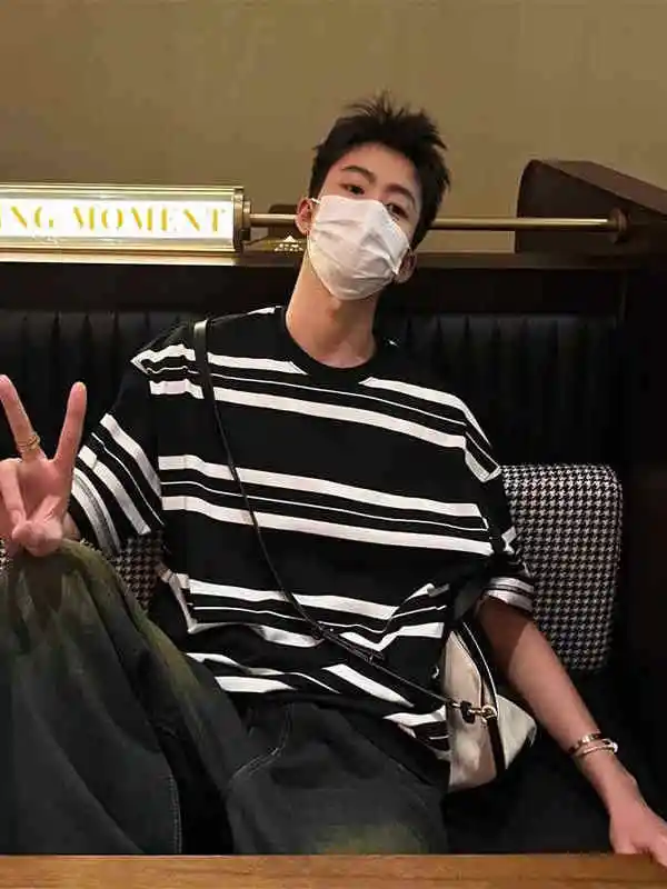 

Новая летняя мужская повседневная полосатая футболка, дышащая свободная посадка ort Sve Faion, брендовая круглая футболка для подростков