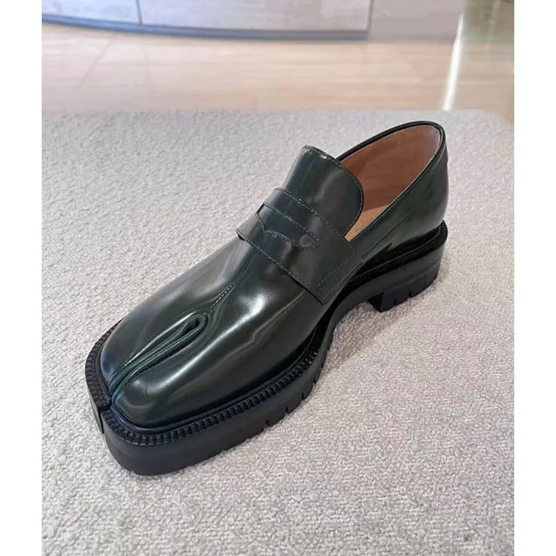 Split Toe Shoes Unisex Horseshoe Pig Toe Flat Loafers Slip On Dress Shoes Leather Oxfords For Men Women
