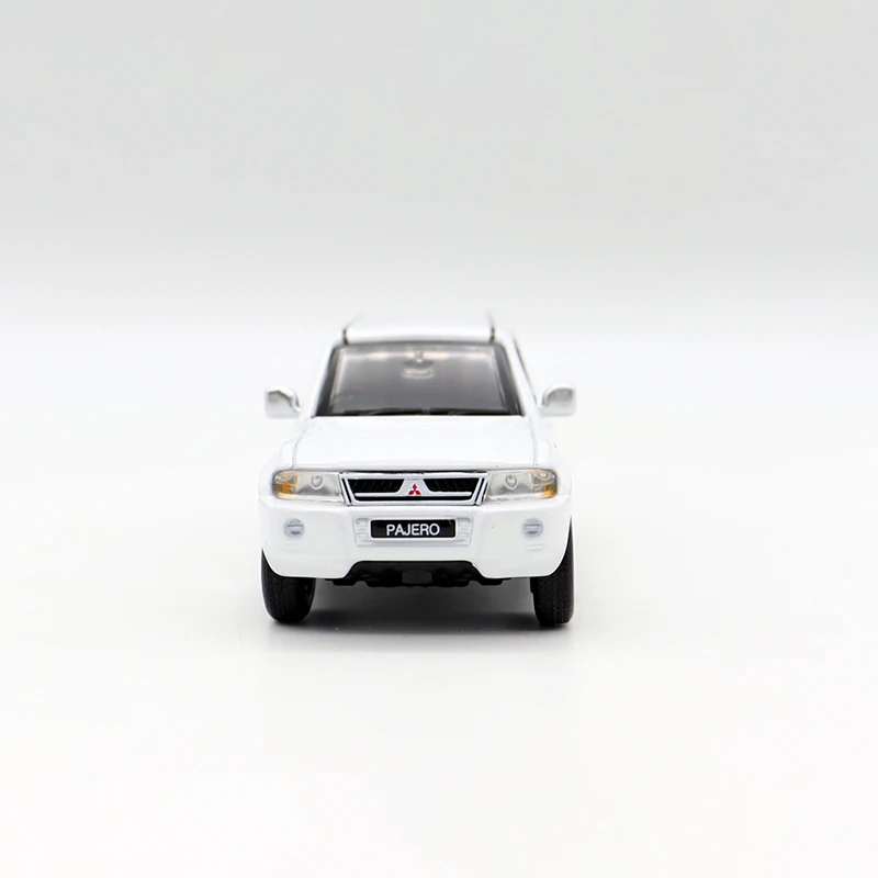 Diecast 1:64 Scale Pajero Alloy Car Model Toy Collectible Ornament