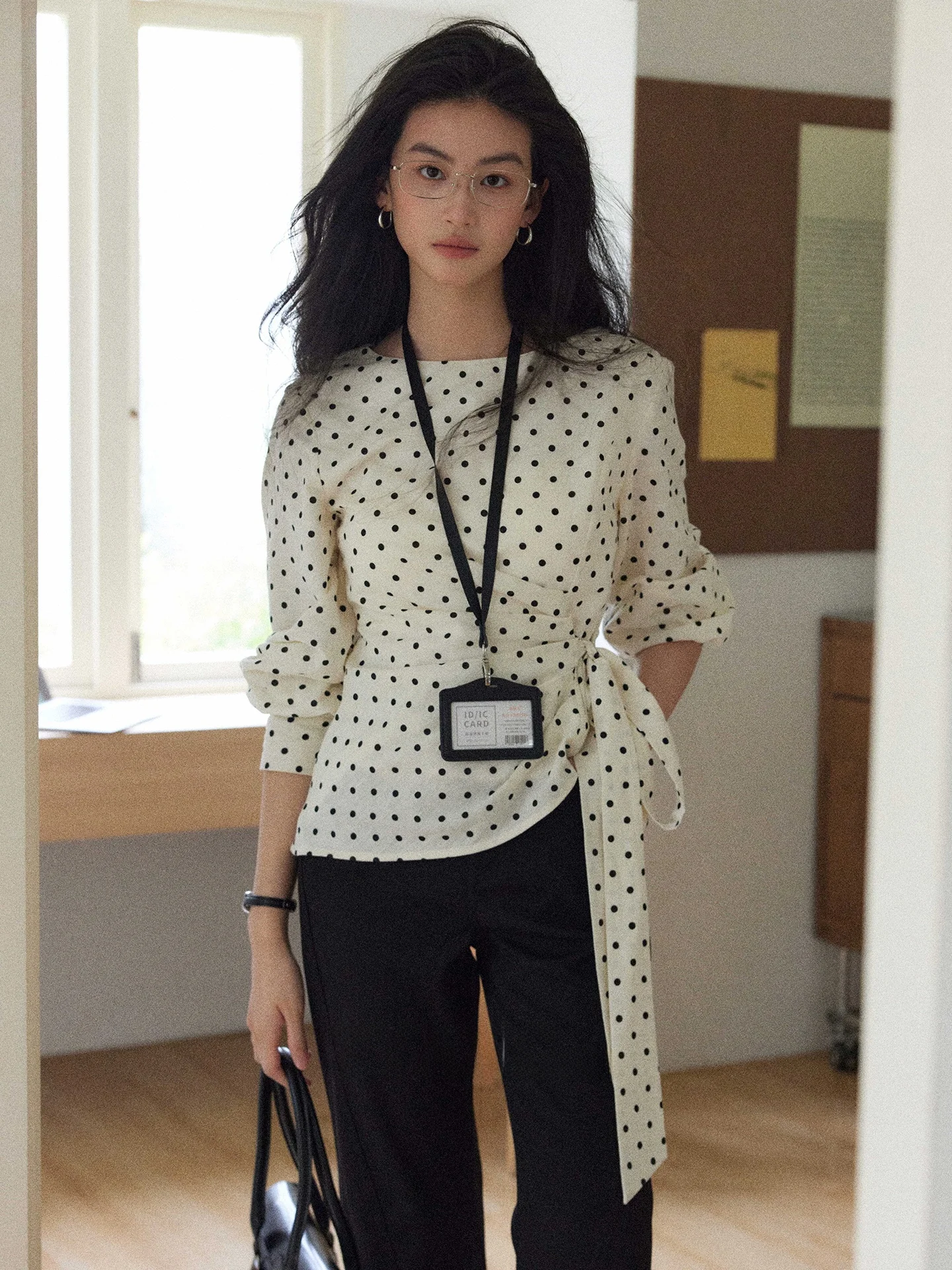 

Ретро-платье в горошек с круглым вырезом и длинными рукавами для женщин, с асимметричным поясом, подчеркивающим талию, из хлопково-льняной смеси, комфортного кроя.