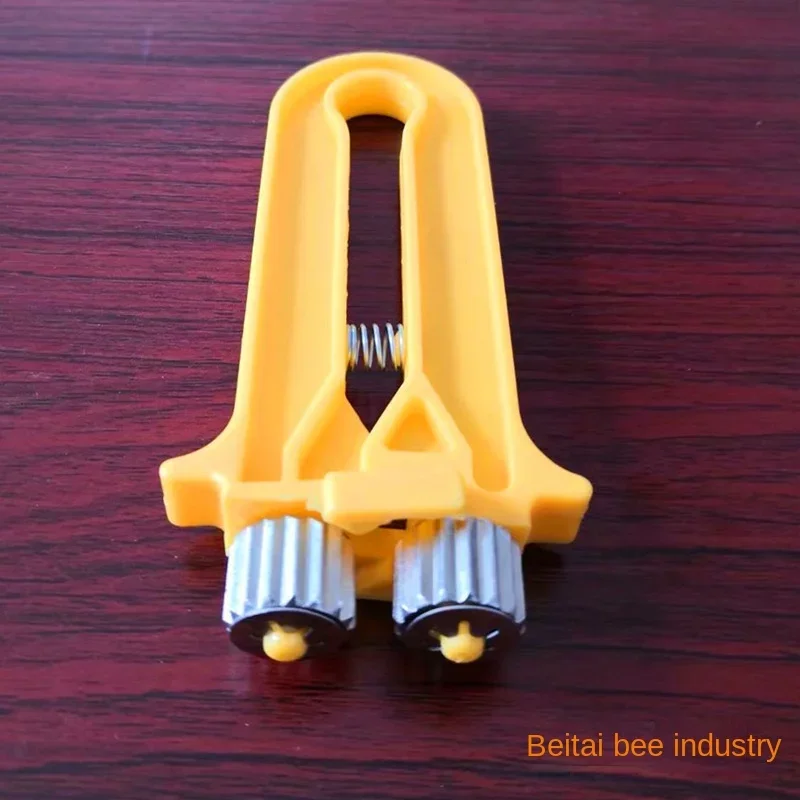 

Professional Nest Frame Tightener Tool for Beekeeping and Honey Production