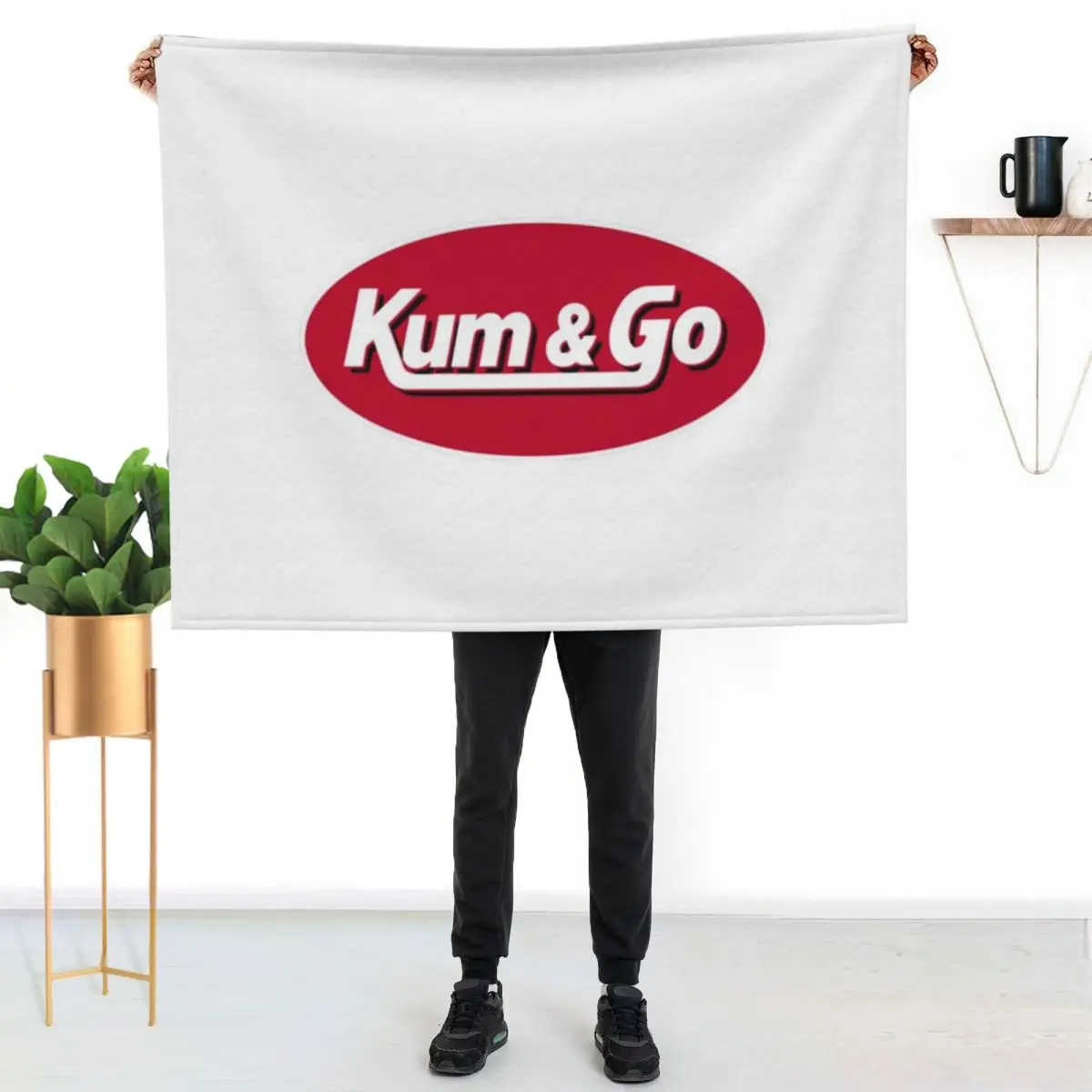 Kum And Go Logo T-Shirt Throw Blanket Bed Fashionable Decoratives Luxury Thicken Retros blankets and throws Thin Blankets