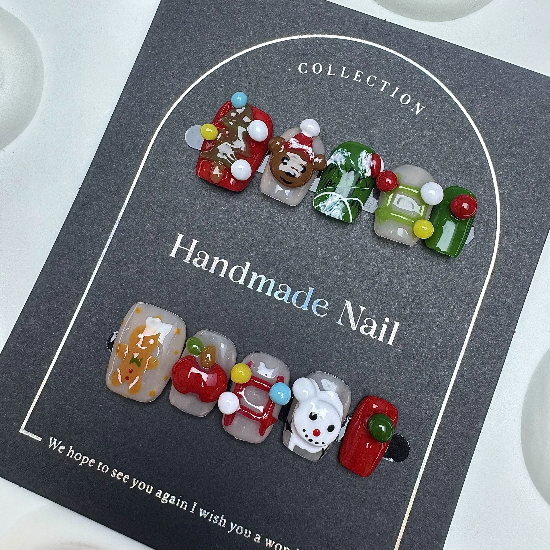 

10 шт., рождественские накладные ногти ручной работы, 3D декор в виде медведя, милые короткие накладные ногти, носимые многоразовые европейские красные круглые накладные ногти