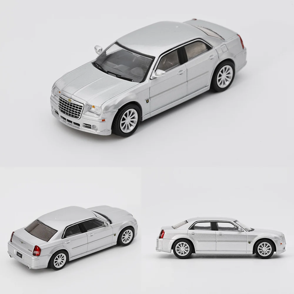 

DCT 1/64 Diecast Model Car Chrysler 300C Limited Edition Luxury Car Alloy Body for Collection Gifts