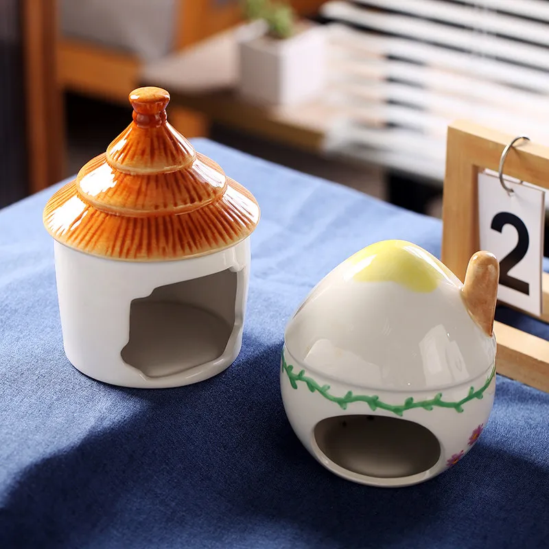 Hamster ceramic nest for cooling down and relieving heat throughout the four seasons. Forest style tree stump gnome ornament