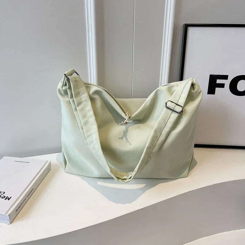 

Нейлоновая однотонная сумка через плечо на молнии 2024, хит продаж, модная сумка на плечо большой вместимости, мягкая простая популярная повседневная сумка