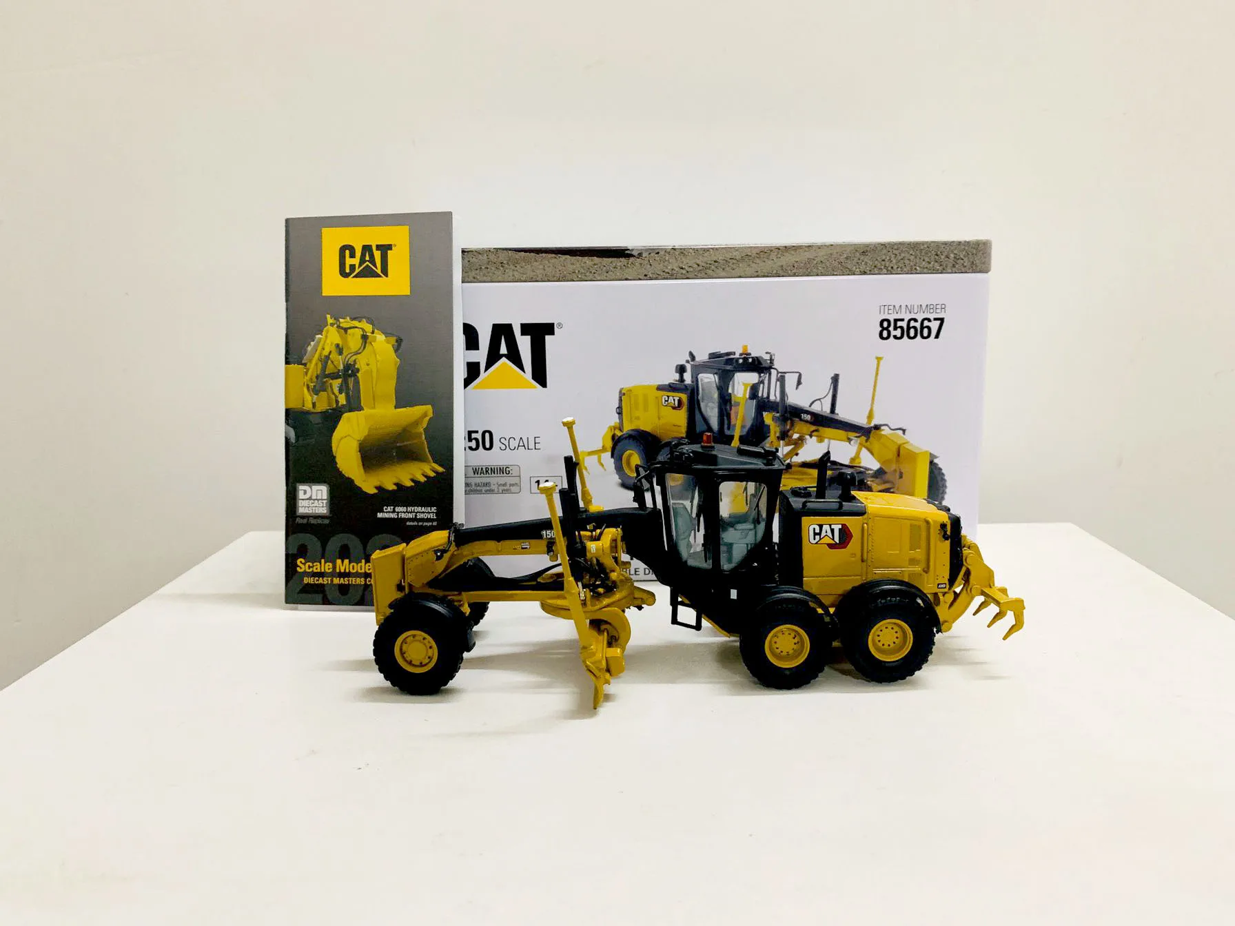 

DM 150 Motor Grader 1:50 Scale Metal By DieCast Masters 85667 Collectible Model New in Box