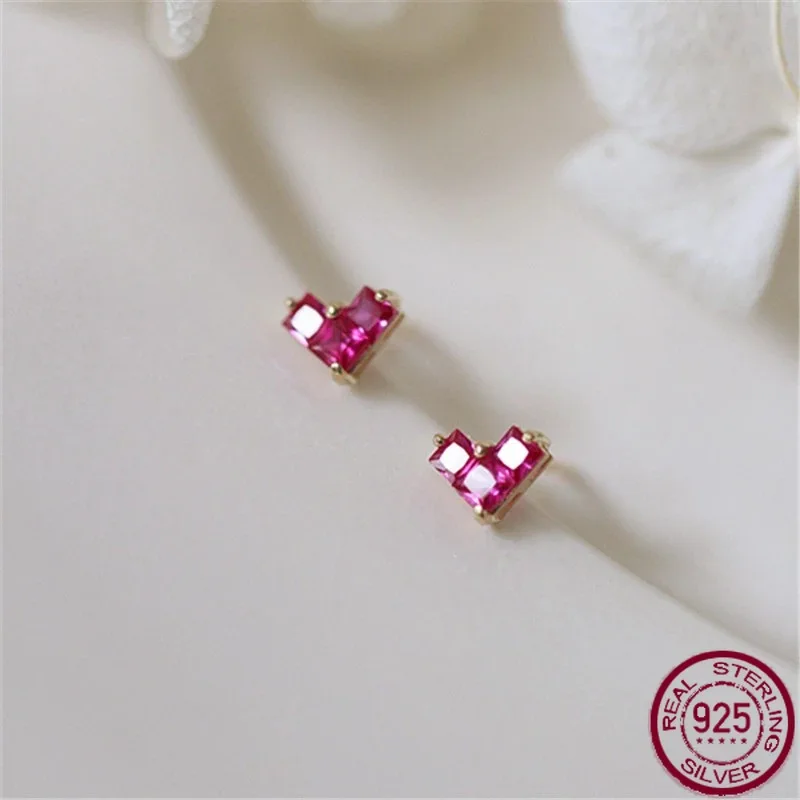 

New S925 pure silver heart-shaped simple and compact design, light luxury style earrings, versatile earrings, wedding jewelry