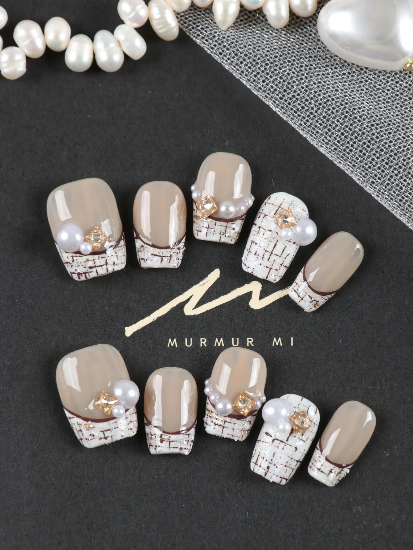 10 Stück Aufklebenägel Kurzer Französischer Stil Karierte Acryl-Aufklebenägel Inklusive 1 Blatt Klebestreifen & 1 Stück Mini-Feile