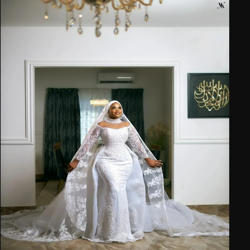 맞춤 제작된 반짝이는 아플리케 진주 인어 웨딩드레스, 탈부착 가능한 트레인이 있는 긴 소매 신부 드레스