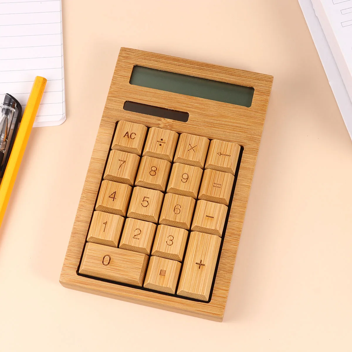 Calcolatrice portatile a 18 tasti in bambù solare Calcolatrice elettronica Design compatto Efficiente per l'uso scolastico in ufficio