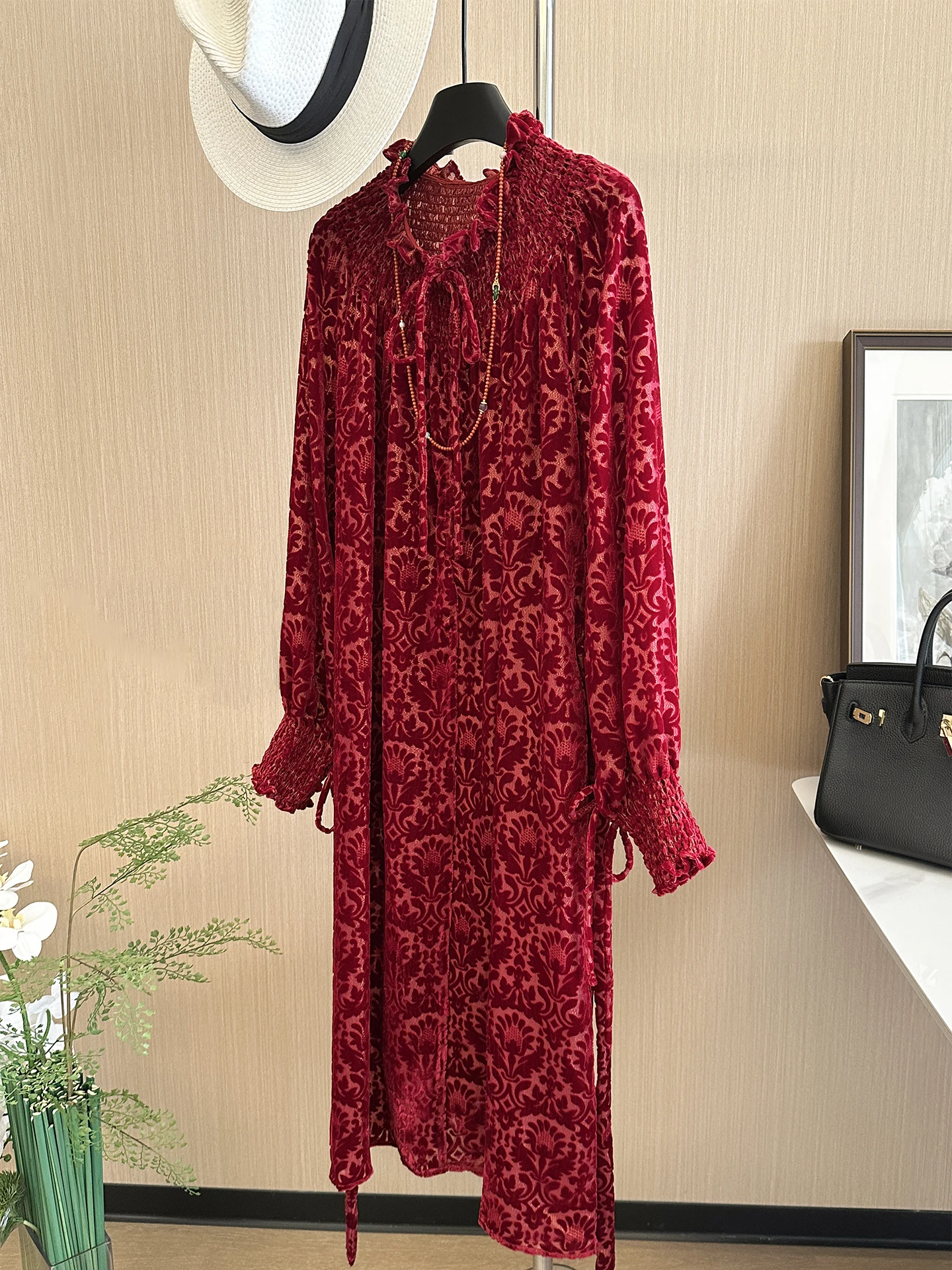 Elegant Red Silk Velvet Print Dress Vintage Style Long Sleeve V-Neck Loose Fit City Commute Casual Party Wear Winter Collection