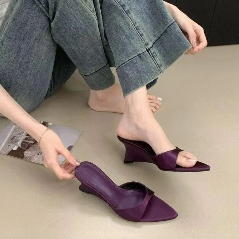 

Platform French-style Open-toe Sandals To Be Worn Outside. 2026 New Style Pointed-toe High-heeled Slip-on Sandals.