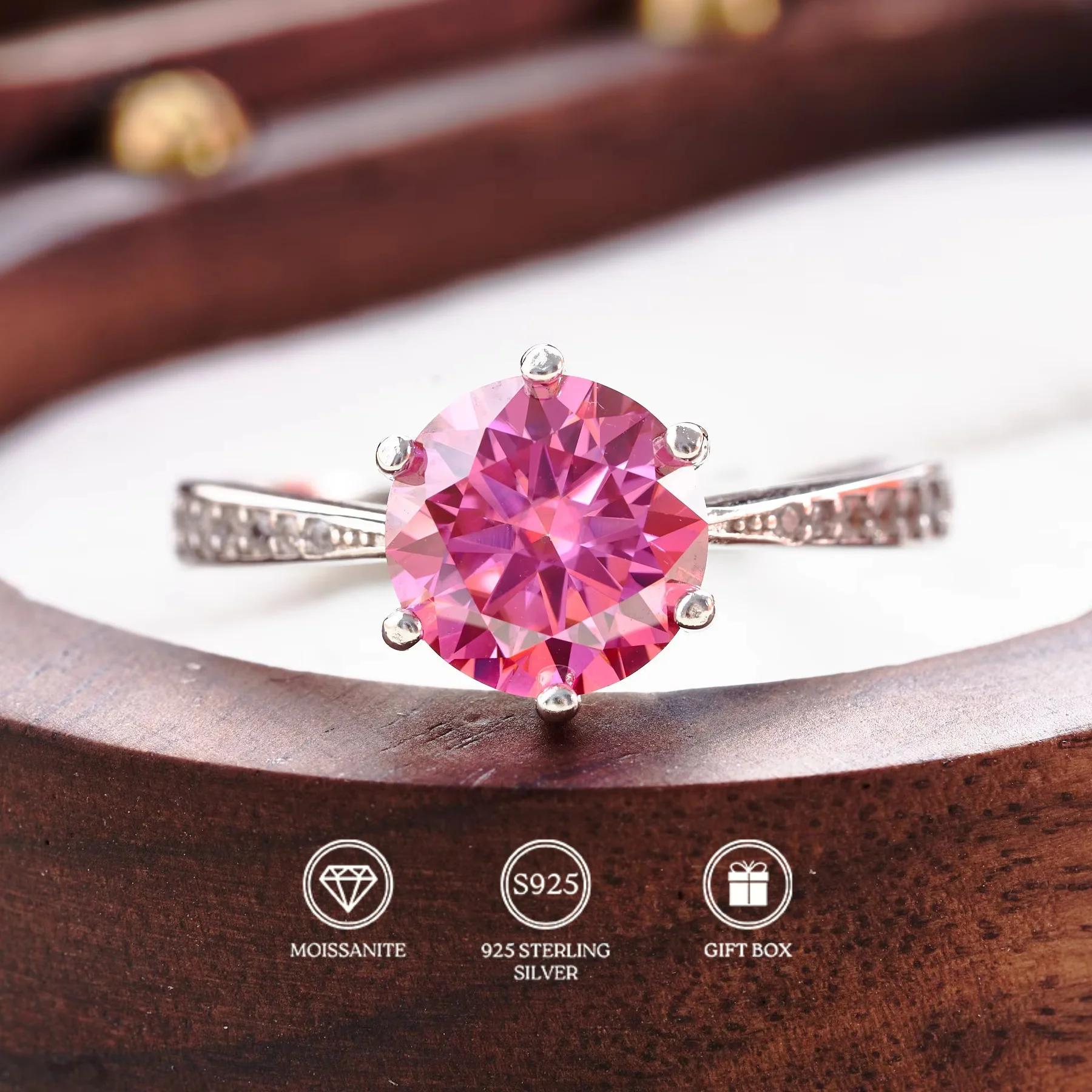 1pc 2/3Carat Pink Moissanite 925 Silver Ring. Featuring A Six-Claw Design. A Wonderful Christmas Gift.