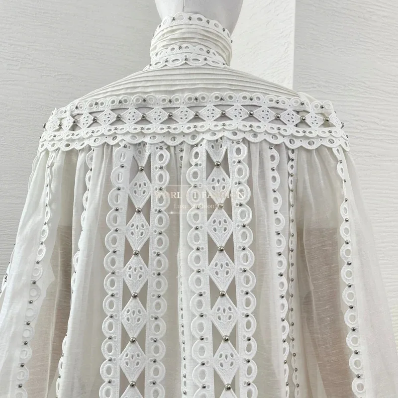 Damesjurken Witte mini-jurk met lange mouwen en borduursel en kralen uitgesneden