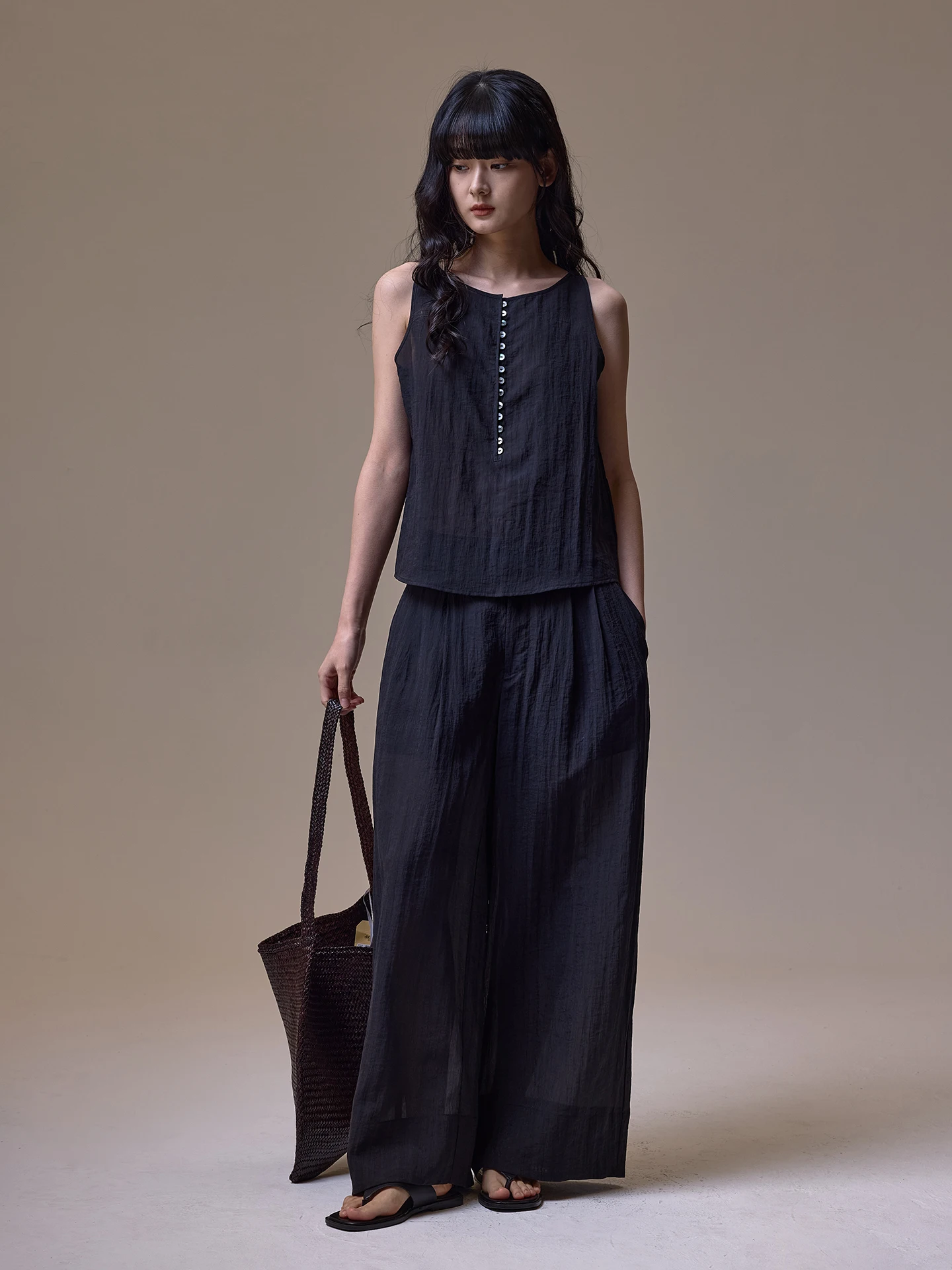 

INOUTHRQ2026 Летний модный комплект из легкого шелка: однотонные женские длинные брюки и топ без рукавов с круглым вырезом, свободный крой