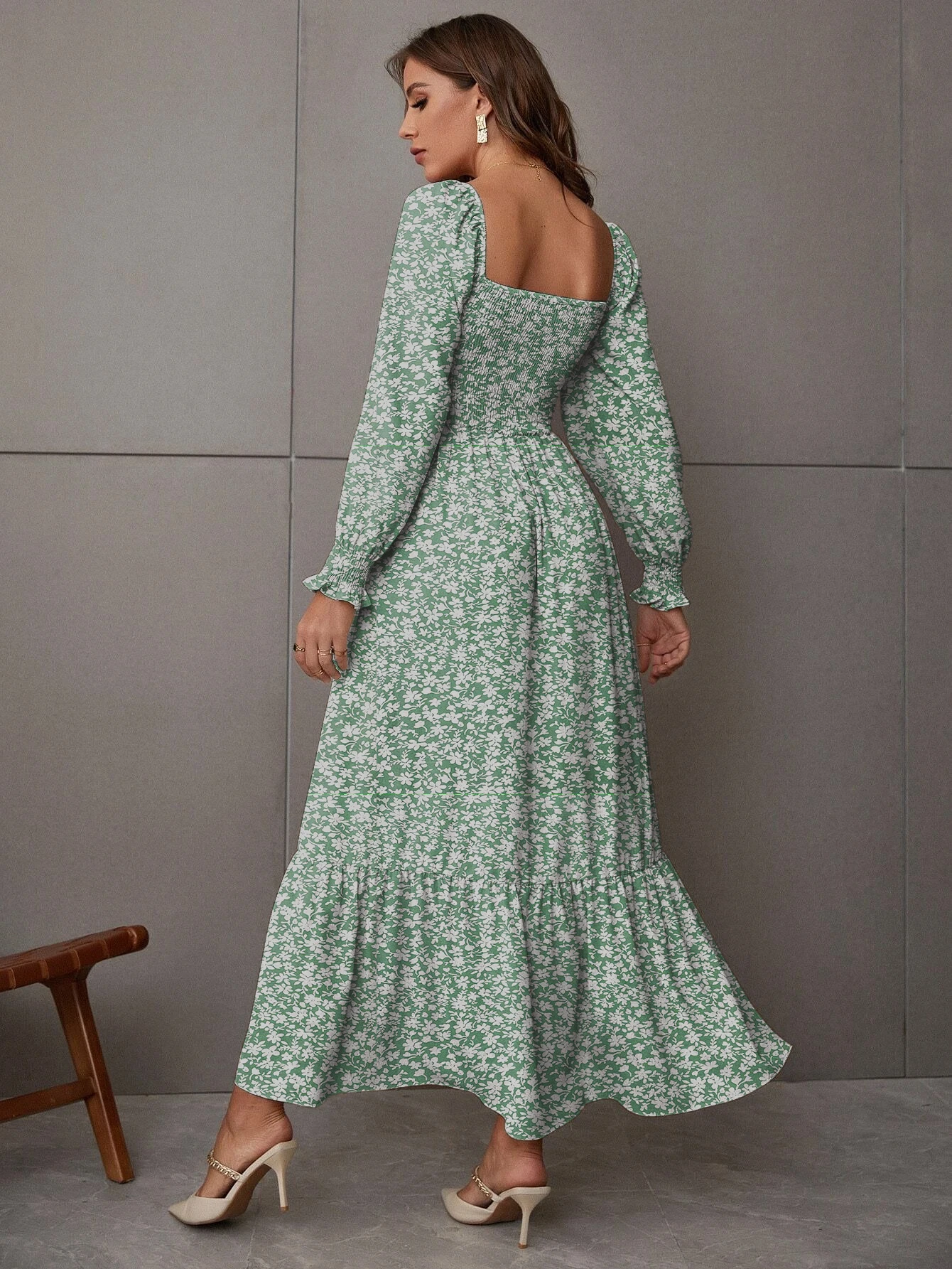 Robe trapèze froncée à ourlet à volants pour femmes, robe longue froncée élégante dos nu pour les invités de mariage de fête de vacances au printemps et en automne