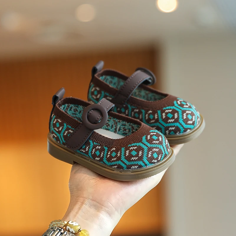 أحذية الفتيات لربيع وخريف 2026 أحذية المشي للأطفال مطبوعة أحذية الأميرة الصغيرة للأطفال أحذية رياضية مريحة قابلة للتنفس سهلة الارتداء