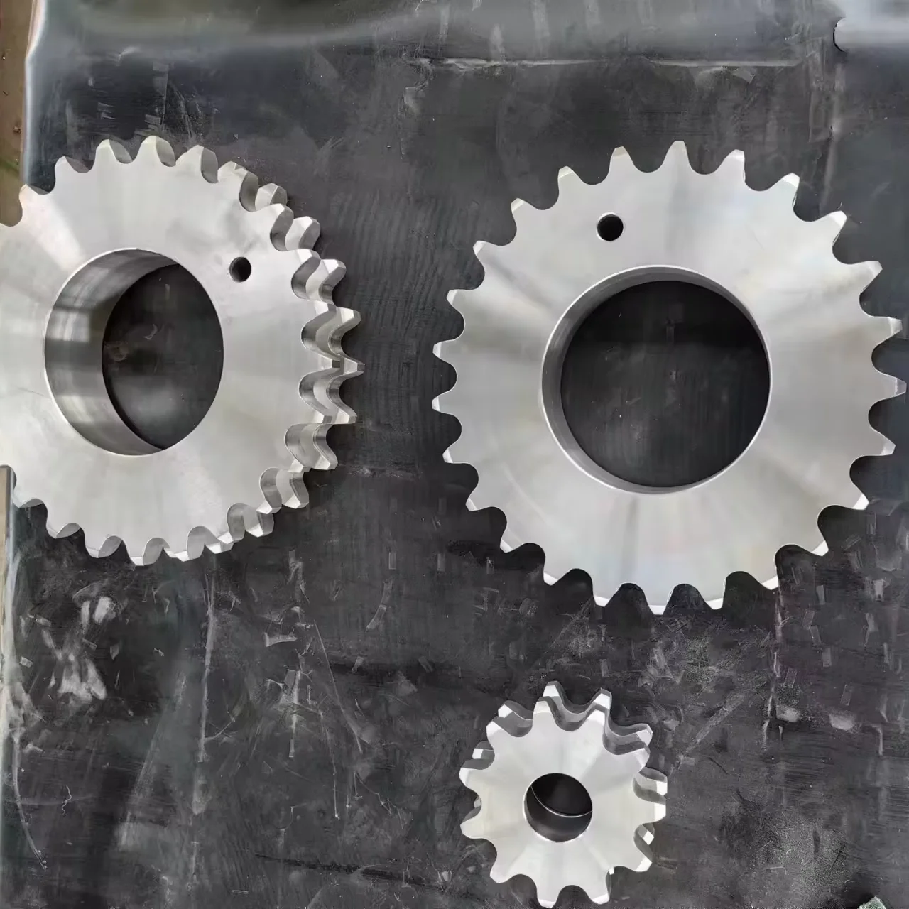 

Custom High Quality Precision CNC Machining Sprocket Differential Drive Gear Wheel Roller Chain Gear Wheel Sprockets Gear