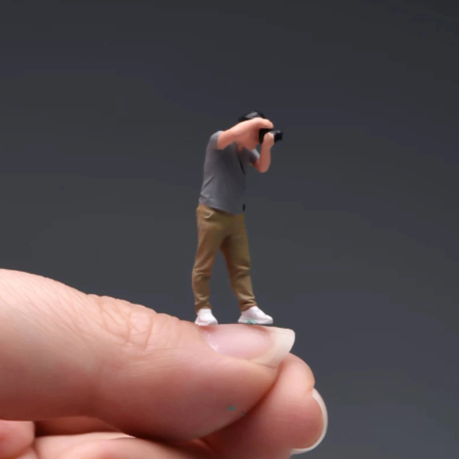 

2 Pieces Couple Miniature Figures Fine Specifics 1/64 Scale Figurines 1:64 Scale Figure Realistic Details Mini People Model