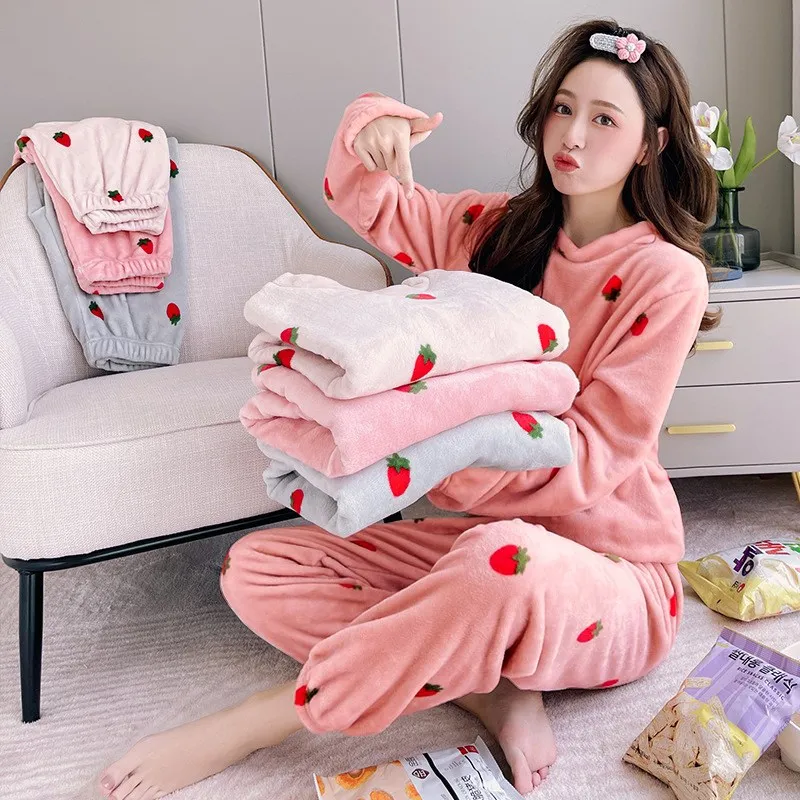 Pass-time women strawberry self-made microfine sprout winter sleeping pajamas top and lower set SE1271