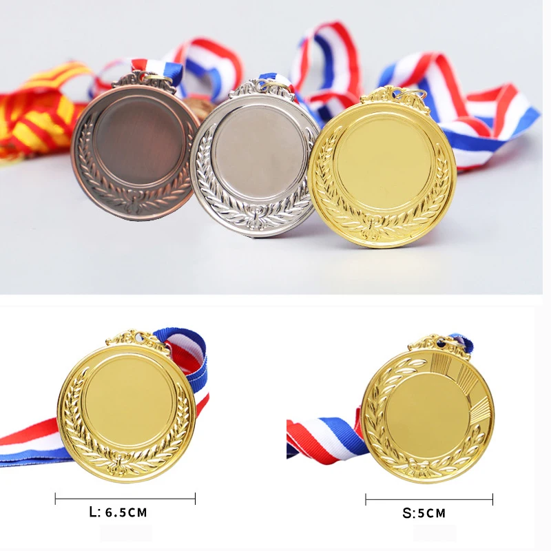 Создайте свой собственный приз. Медали для ушей. Медаль пшеницы. Цветная лента. Золото. Серебро. Бронза. Награда победителя. Детская игра. Приз для спорта.