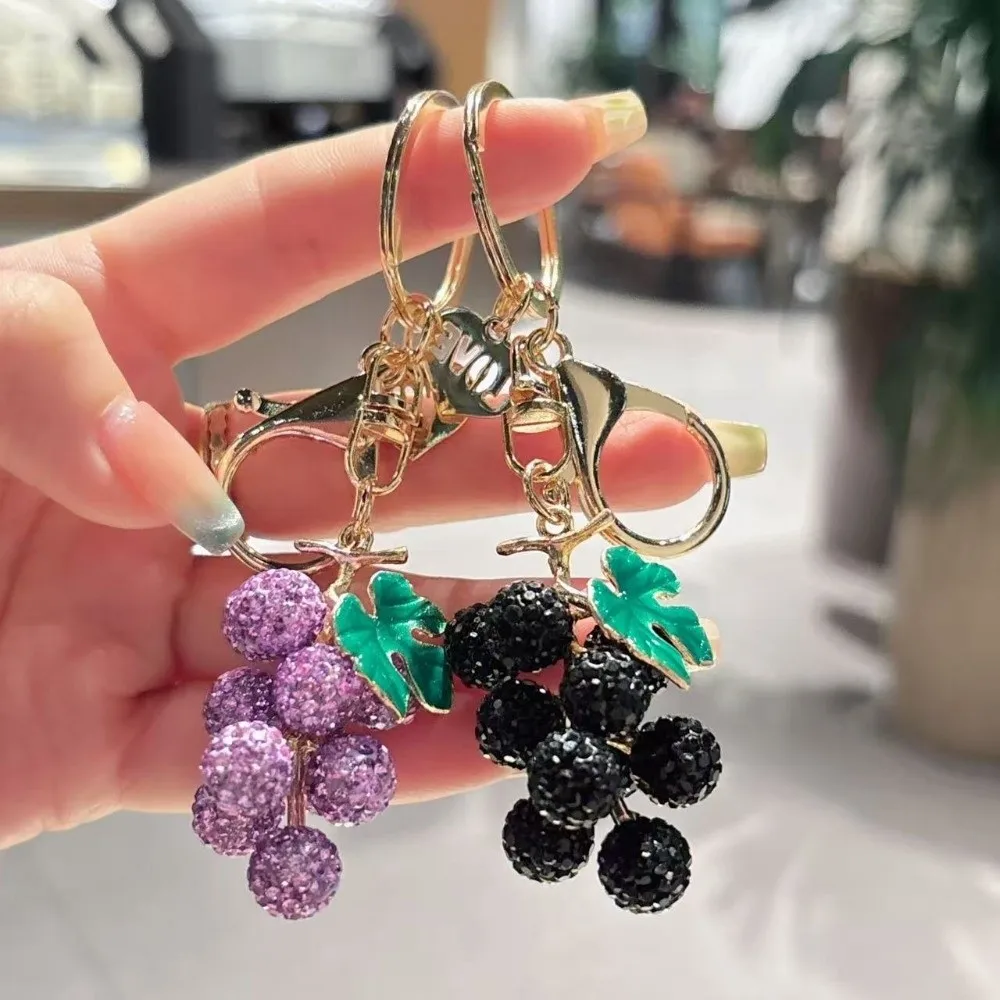 Niedlicher Schlüsselanhänger mit Kristall-Strass-Verzierung in Form von Trauben, Cartoon-Autoschlüsselring, Trauben-Anhänger, Frucht-Autoschlüsselring, Geschenke