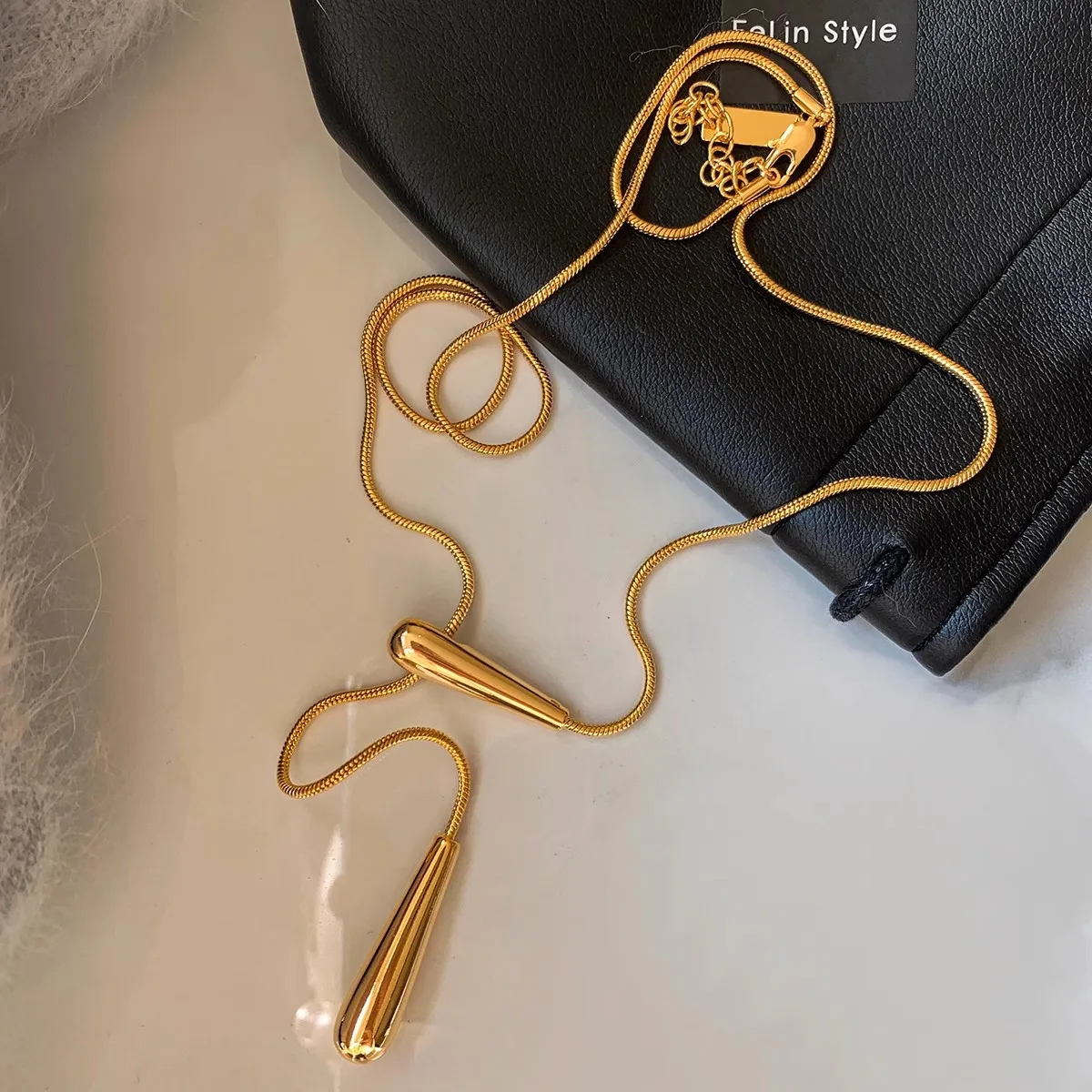 Y Europäische und amerikanische minimalistische lange goldene silberne ausziehbare Schlangenknochenkette mit Wassertropfen-Anhänger-Halskette für Frauen