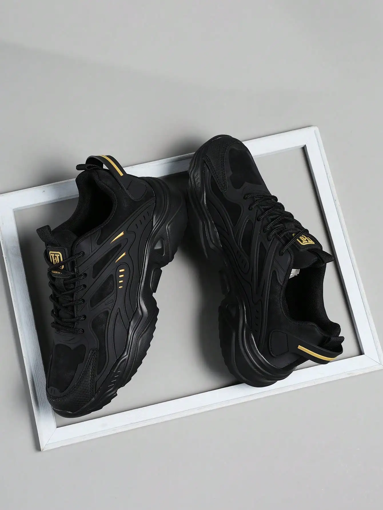 

Lightweight Men Athletic Shoes Breathable Lace Up Outdoor Walking Footwear