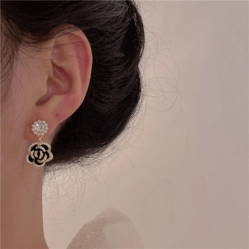 Korean Version Fashionable and Elegant Circular Pearl High-end Feeling Micro Inlaid Camellia Earrings for Girls.