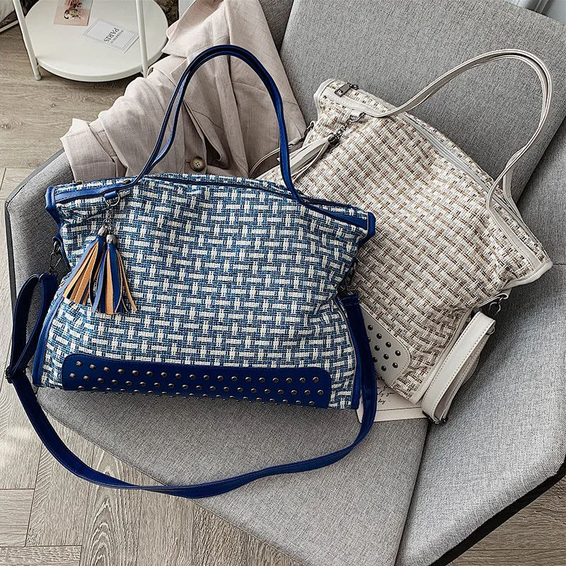 

Winter new wool women handbag large capacity Rivet design female Shoulder Bags With tassel Ladies big totes Crossbody Bag bolsa