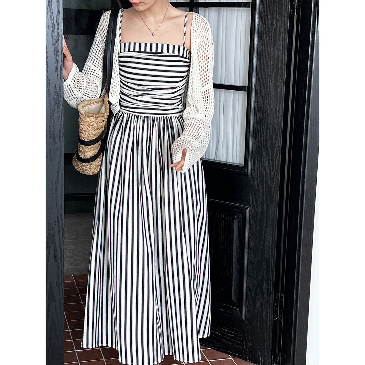 French striped tube top suspender dress for women, high-end off-shoulder pleated waist A-line long skirt for summer