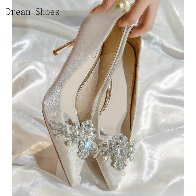 

Новинка 2025, светлые свадебные туфли на высоком каблуке, элегантные атласные туфли на тонком каблуке с бриллиантами в сочетании с платьем