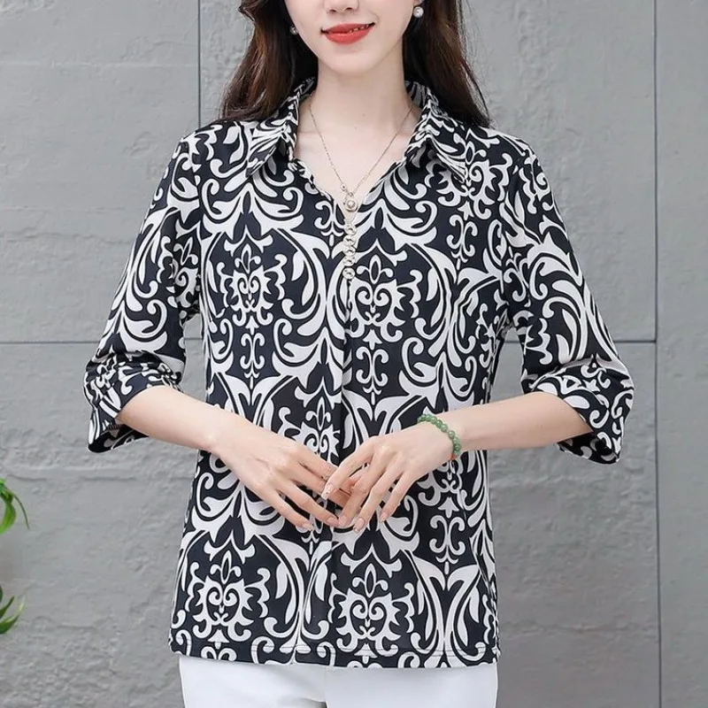 Spring and Summer New Casual Middle Aged Women\'s Fashion Commuter Polo Neck Geometric Printed Button 3/4 Sleeve T-shirts Tops